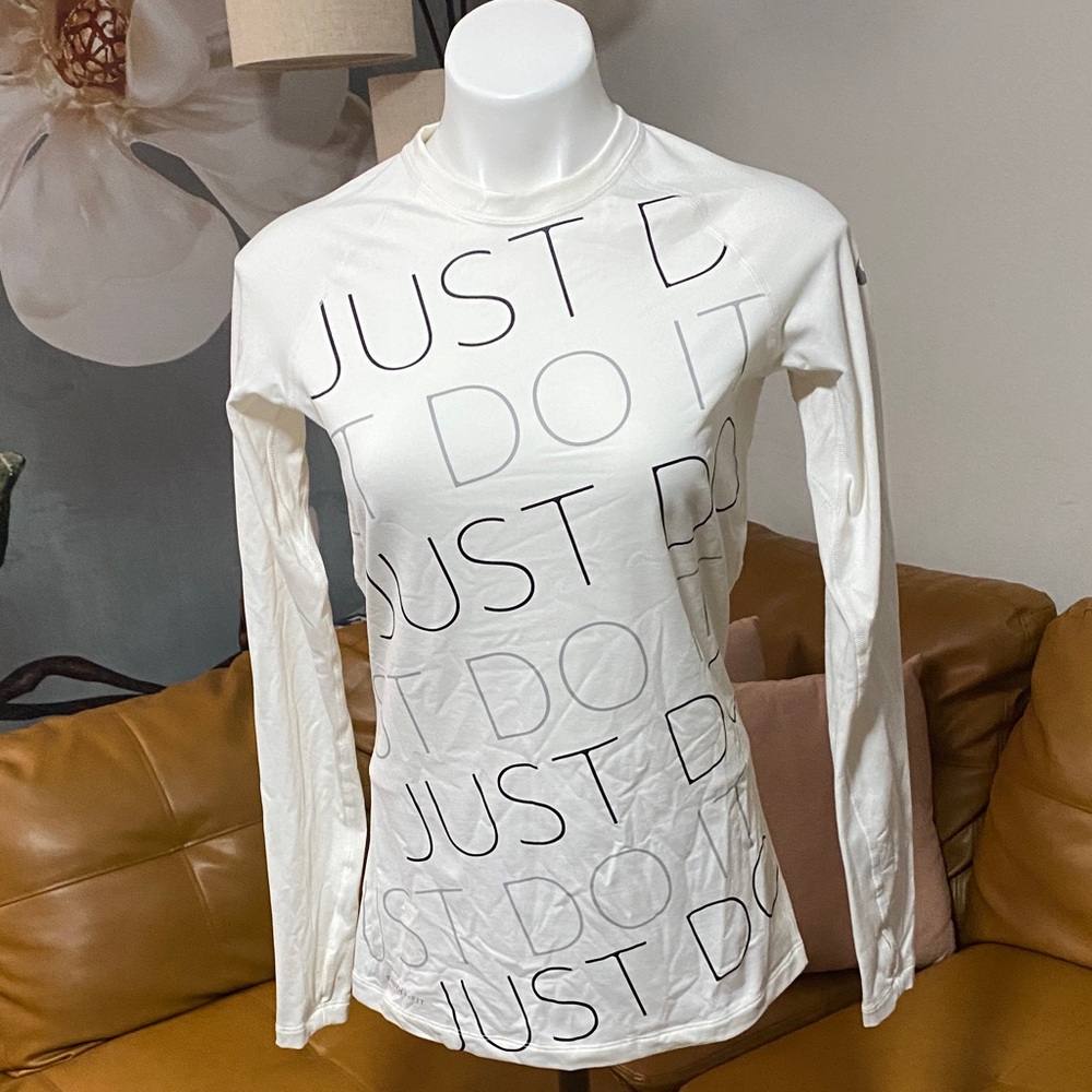 Nike Pro Combat Dri fit Women's White Long Sleeve Tee size M great Condition